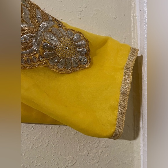 Yellow and Silver Embellished Tunic with Raglan Sleeves - Picture 9 of 13